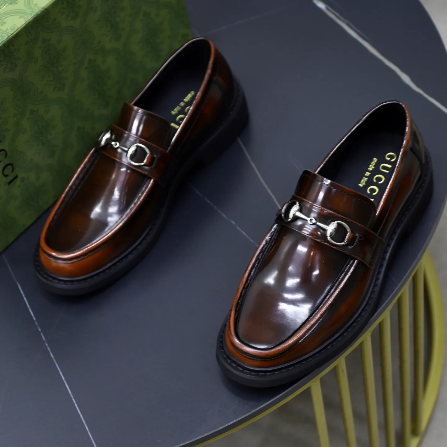 Ex-factory price: 540💰🙅‍♂️🙅‍♂️🙅‍♂️ Brand: GUCCI Standard code: Men's code 38-44 (45 can be customized) Grade: Same style as the official website Original order quality Material: Original cowhide surface Comfortable cowhide lining Original outsole Style category: Men's fashionable casual leather shoes Distinguished big-name luxury elements Top luxury Color: actual picture color
